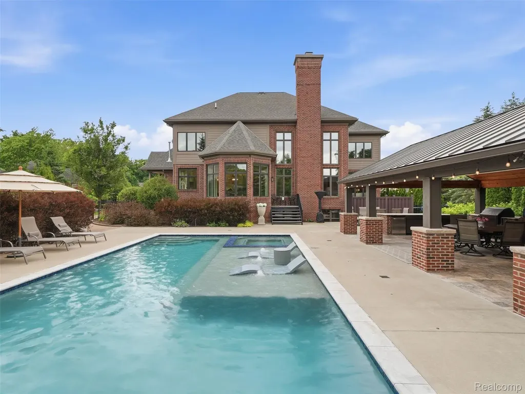 21081 Equestrian Trail Novi City MI 48167