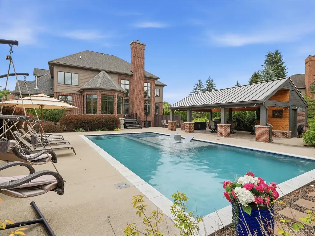 21081 Equestrian Trail Novi City MI 48167
