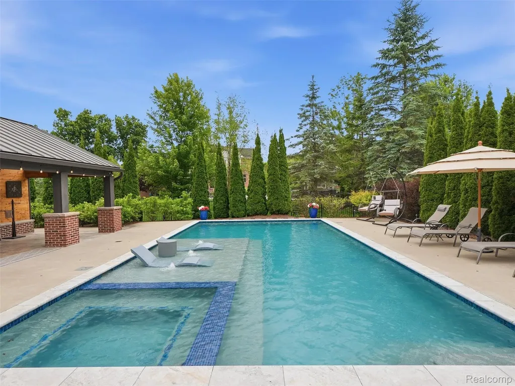 21081 Equestrian Trail Novi City MI 48167