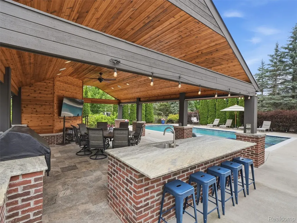 21081 Equestrian Trail Novi City MI 48167