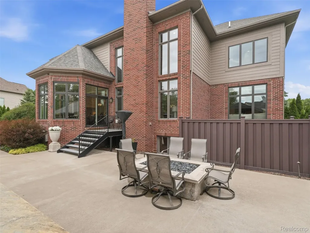 21081 Equestrian Trail Novi City MI 48167
