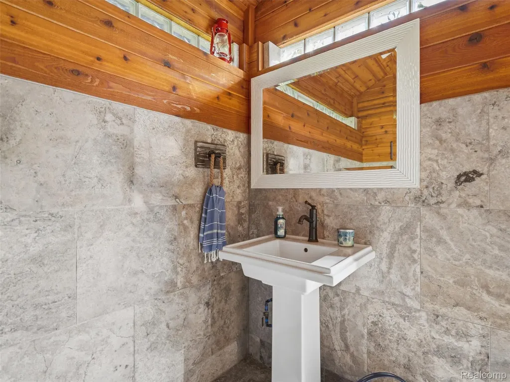 21081 Equestrian Trail Novi City MI 48167