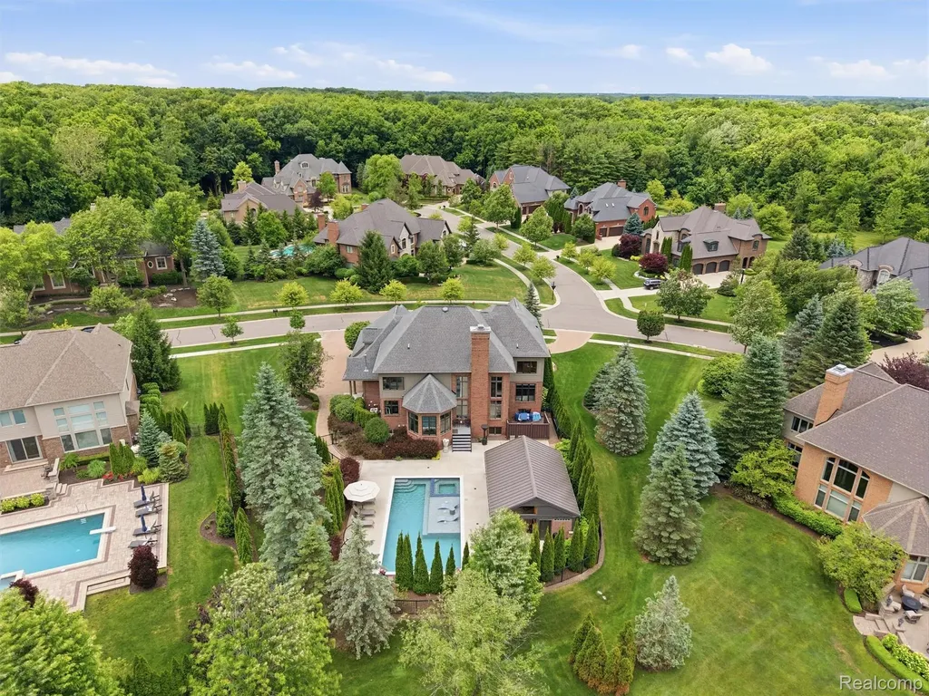 21081 Equestrian Trail Novi City MI 48167