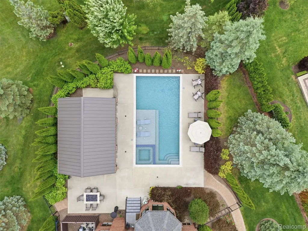 21081 Equestrian Trail Novi City MI 48167