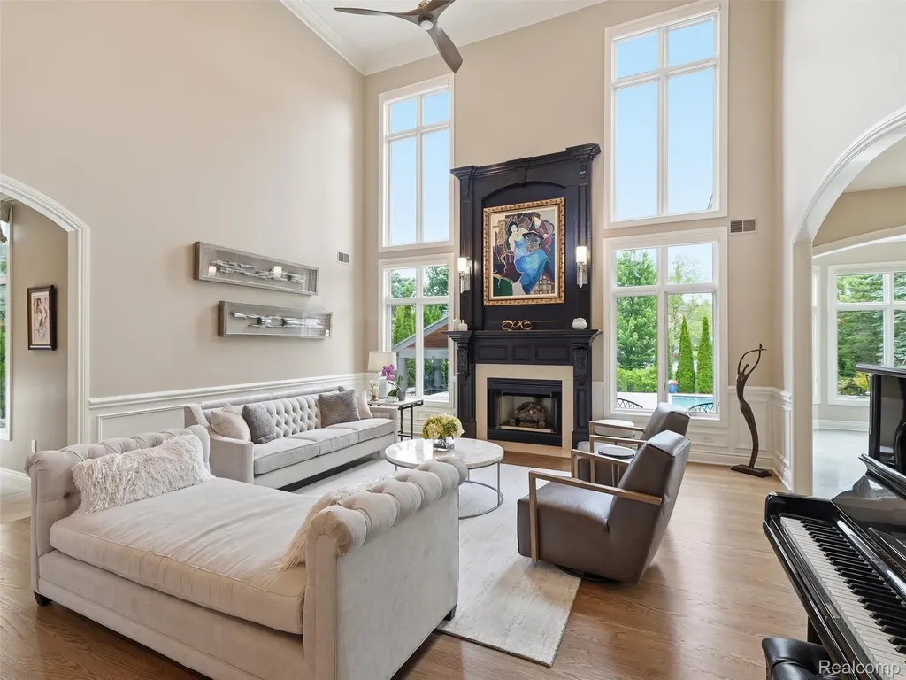 21081 Equestrian Trail Novi City MI 48167