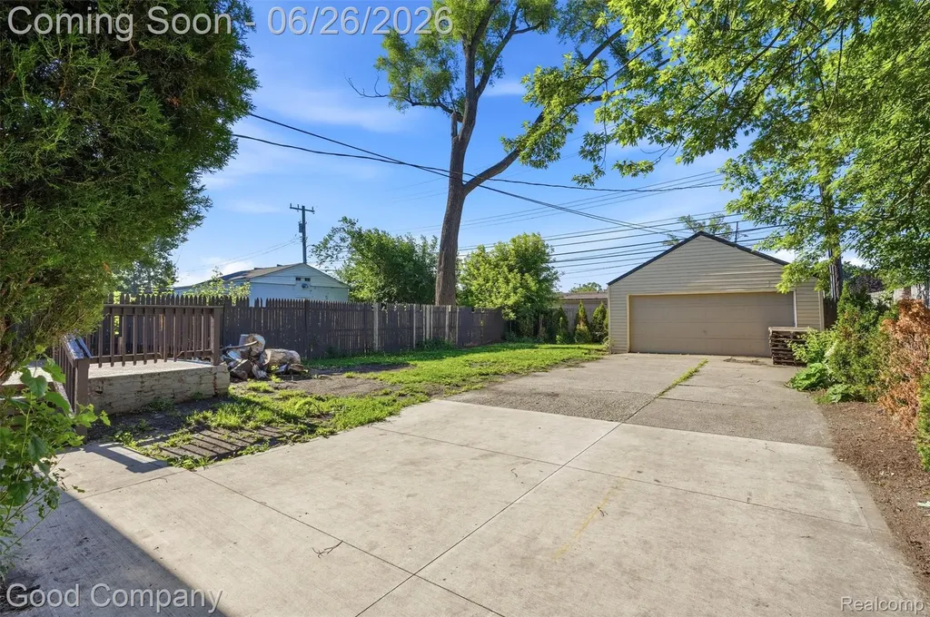 520 E Muir Avenue Hazel Park City MI 48030