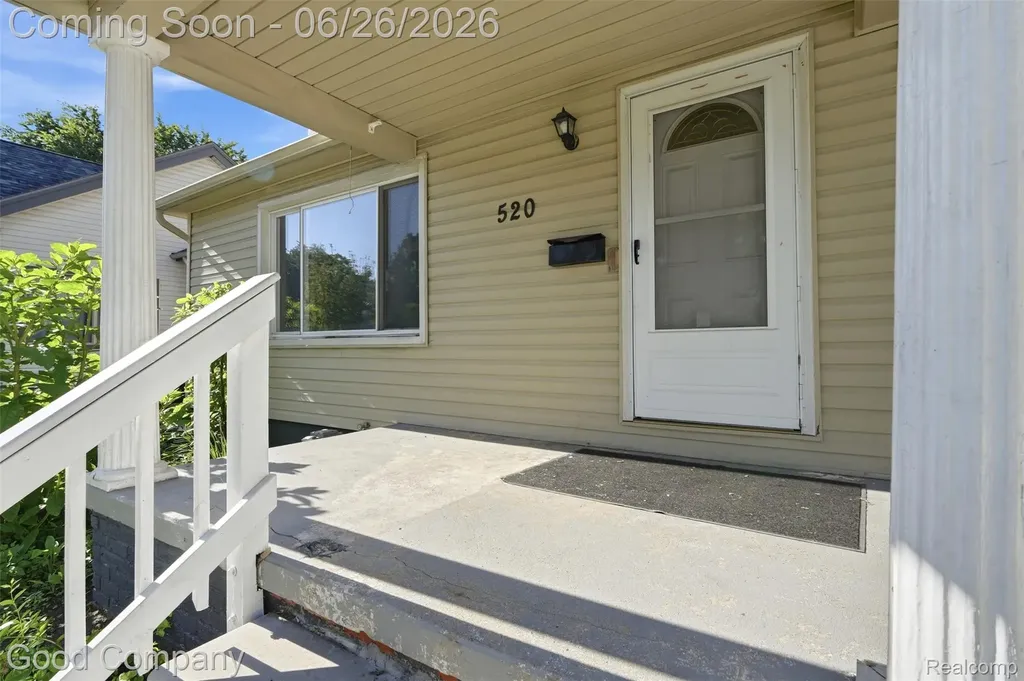 520 E Muir Avenue Hazel Park City MI 48030