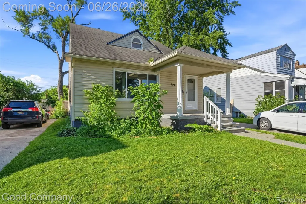 520 E Muir Avenue Hazel Park City MI 48030