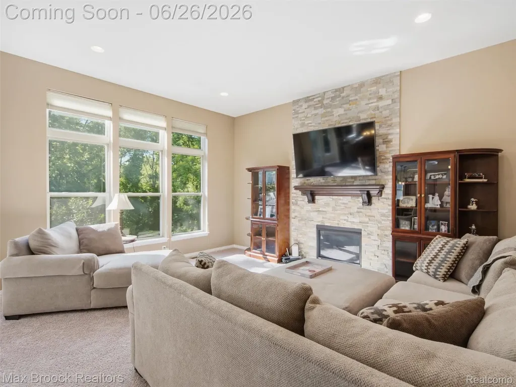 583 Birchcrest Court Oakland Charter Township MI 48363