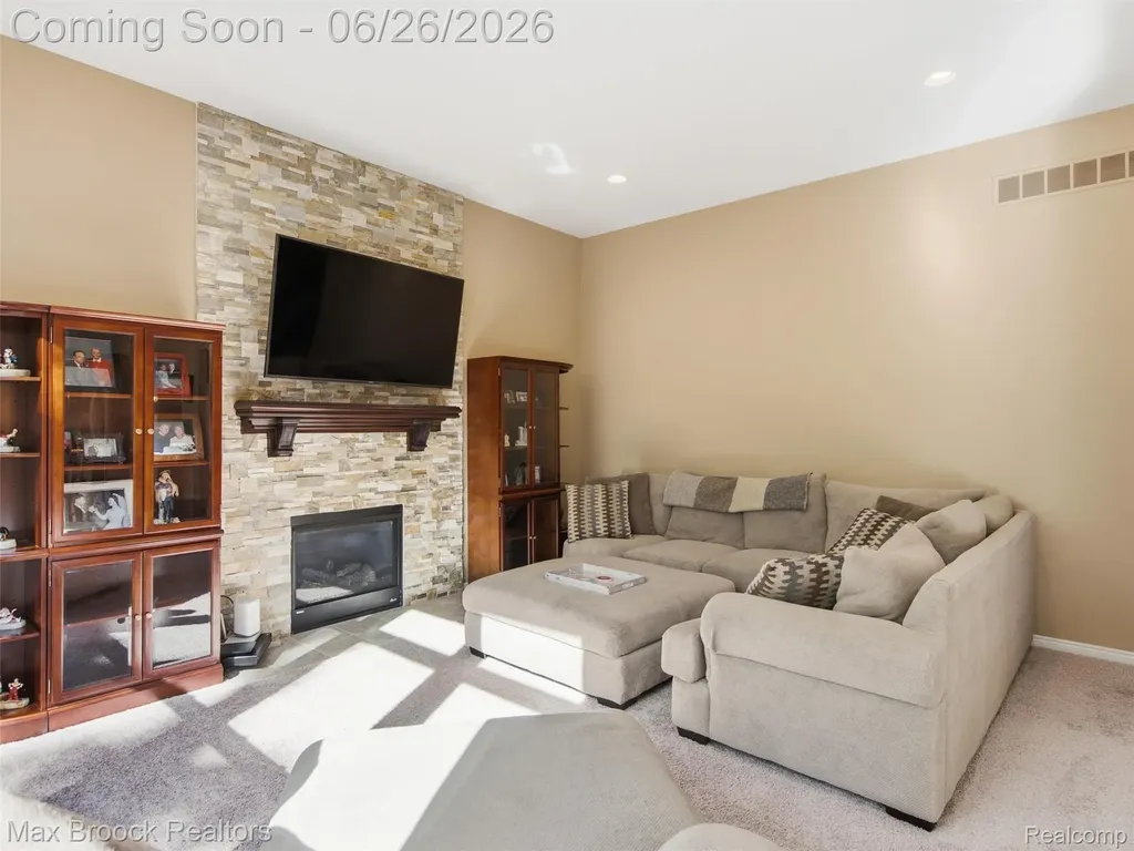 583 Birchcrest Court Oakland Charter Township MI 48363
