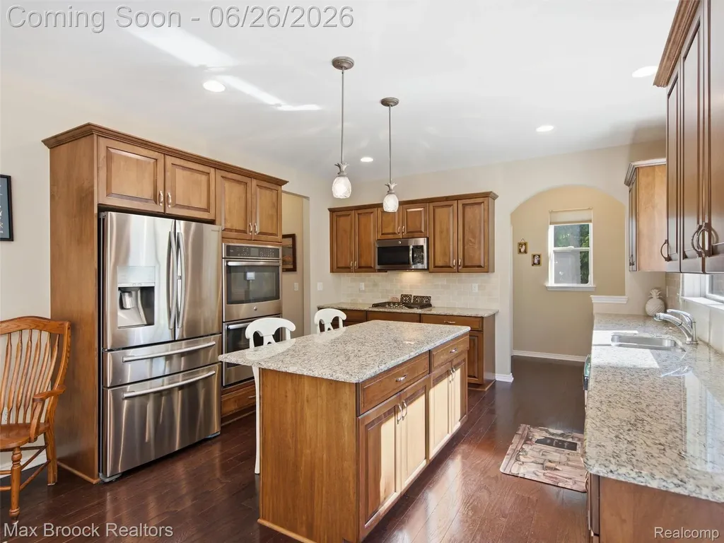 583 Birchcrest Court Oakland Charter Township MI 48363