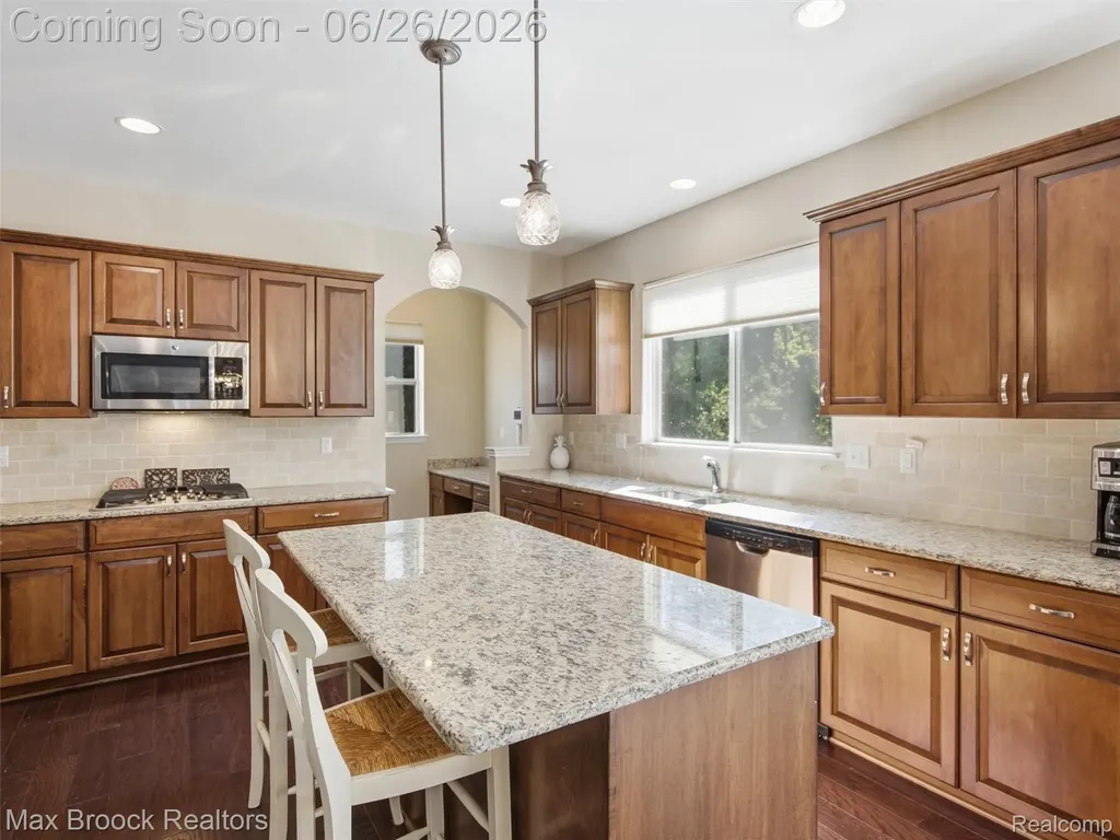 583 Birchcrest Court Oakland Charter Township MI 48363