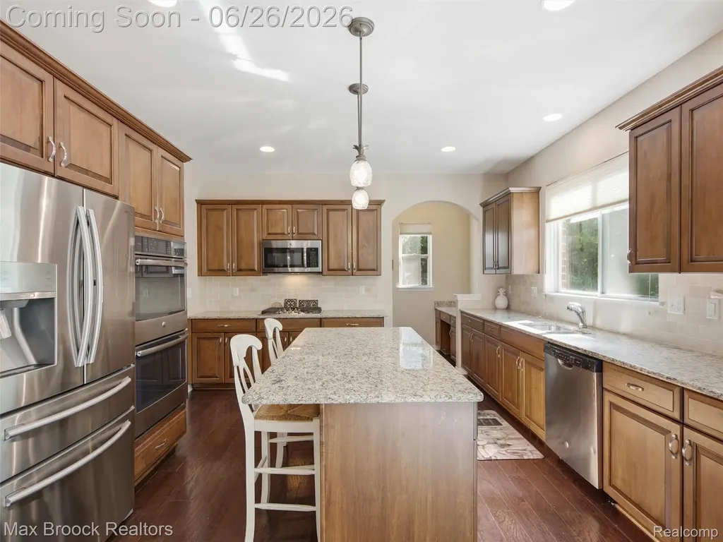 583 Birchcrest Court Oakland Charter Township MI 48363