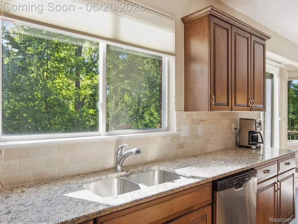583 Birchcrest Court Oakland Charter Township MI 48363