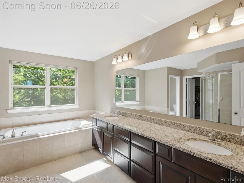 583 Birchcrest Court Oakland Charter Township MI 48363