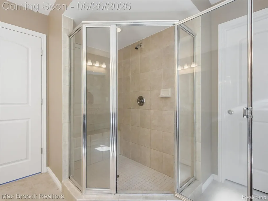 583 Birchcrest Court Oakland Charter Township MI 48363