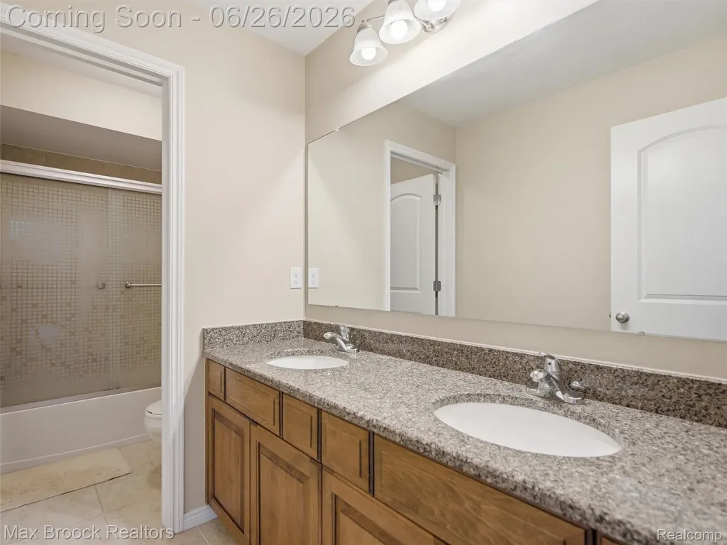 583 Birchcrest Court Oakland Charter Township MI 48363