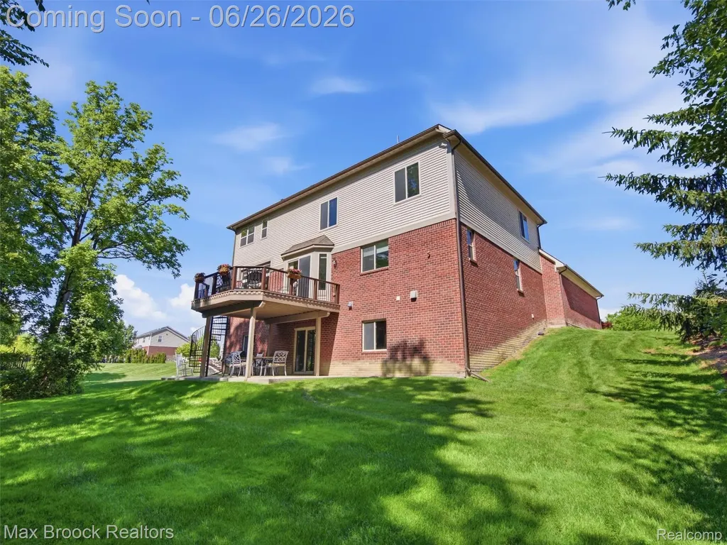 583 Birchcrest Court Oakland Charter Township MI 48363