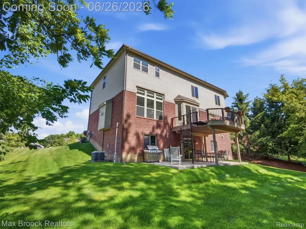 583 Birchcrest Court Oakland Charter Township MI 48363