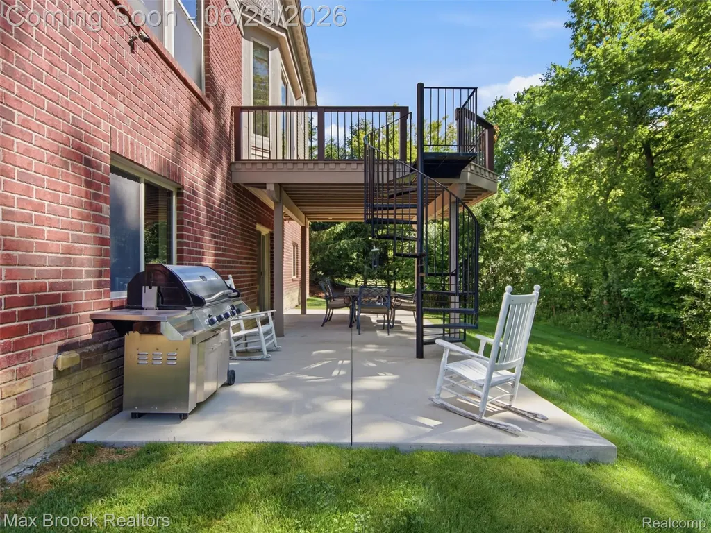 583 Birchcrest Court Oakland Charter Township MI 48363