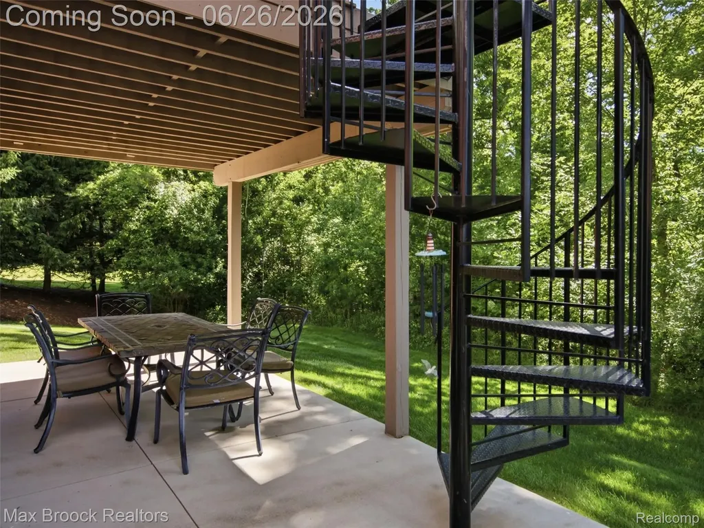 583 Birchcrest Court Oakland Charter Township MI 48363