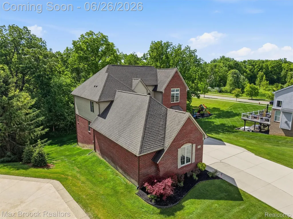 583 Birchcrest Court Oakland Charter Township MI 48363