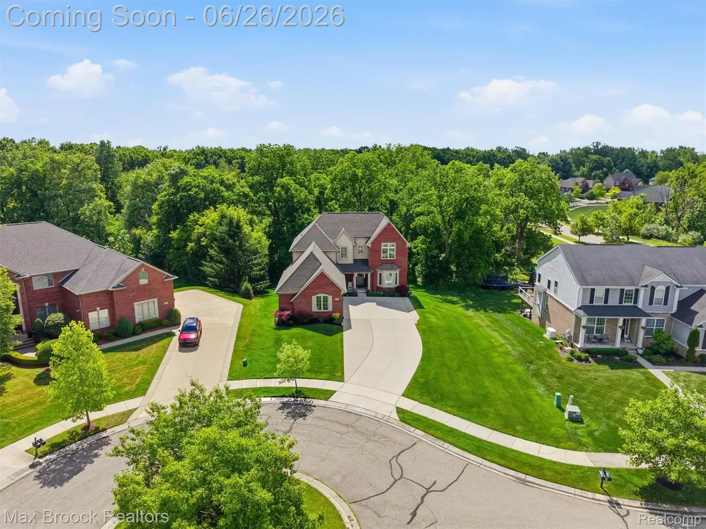 583 Birchcrest Court Oakland Charter Township MI 48363