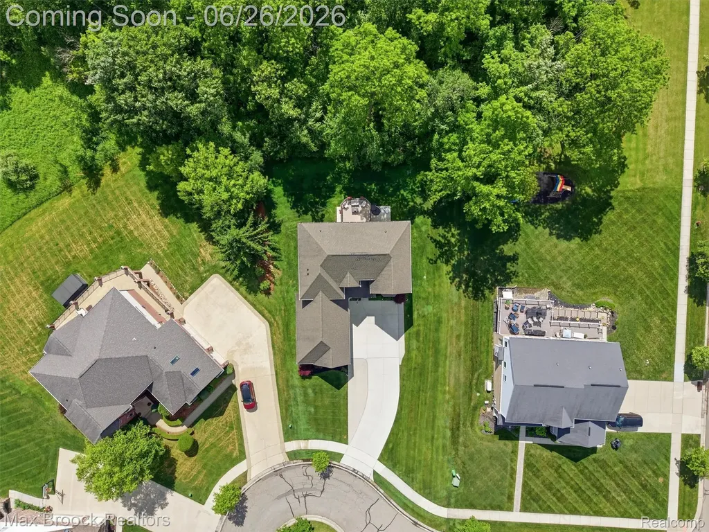 583 Birchcrest Court Oakland Charter Township MI 48363