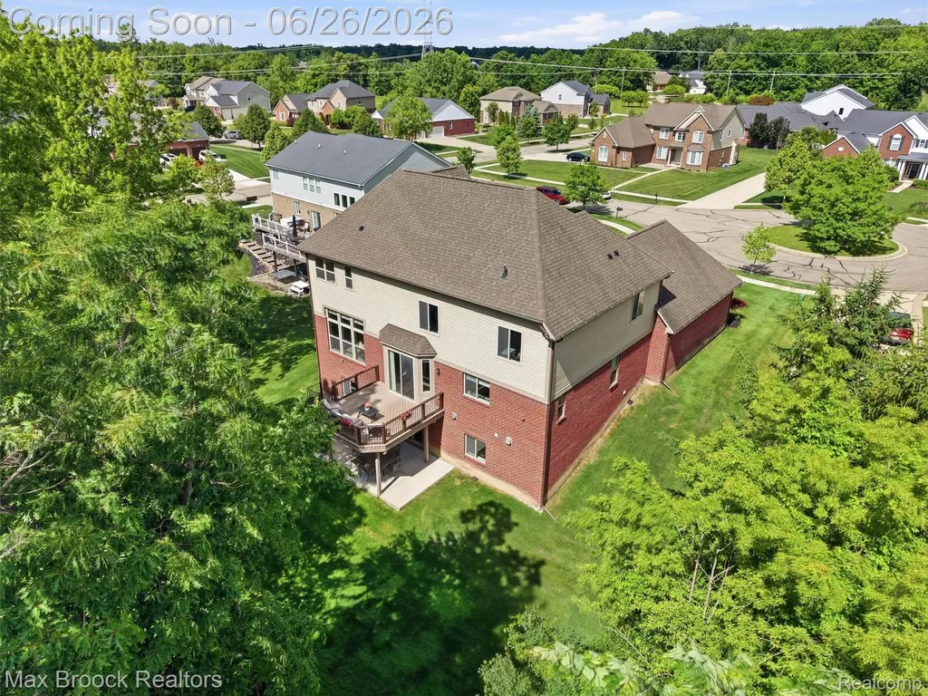 583 Birchcrest Court Oakland Charter Township MI 48363