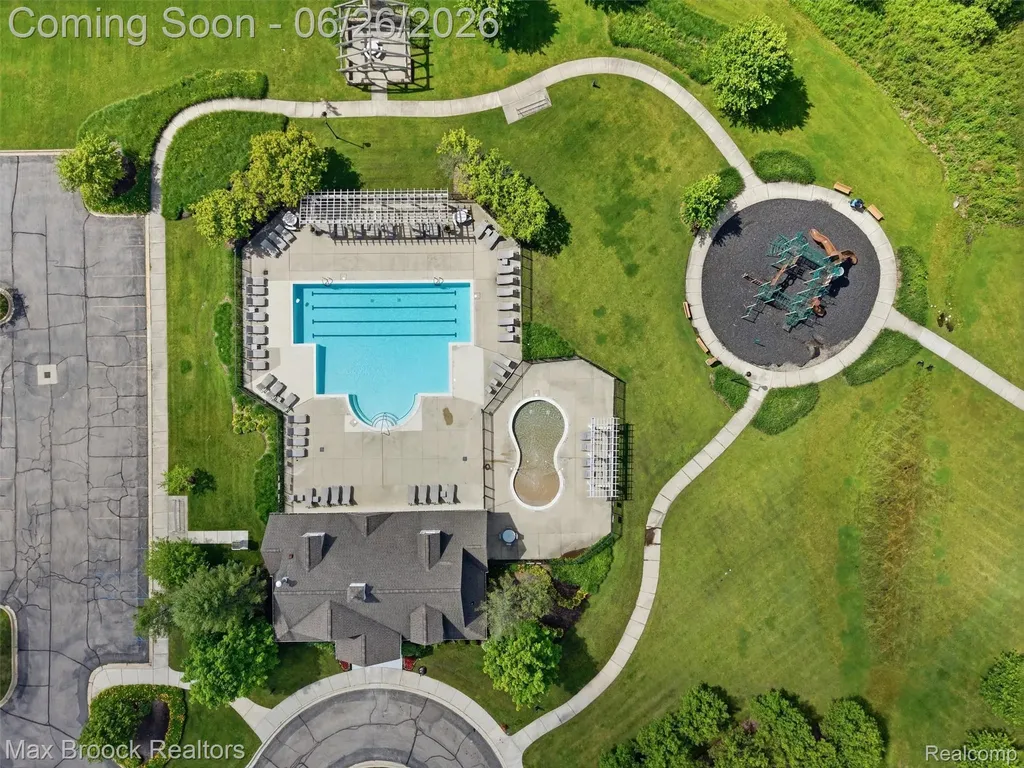 583 Birchcrest Court Oakland Charter Township MI 48363