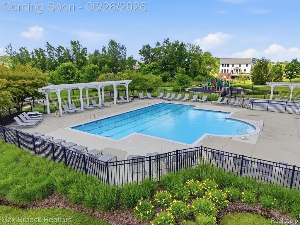 583 Birchcrest Court Oakland Charter Township MI 48363