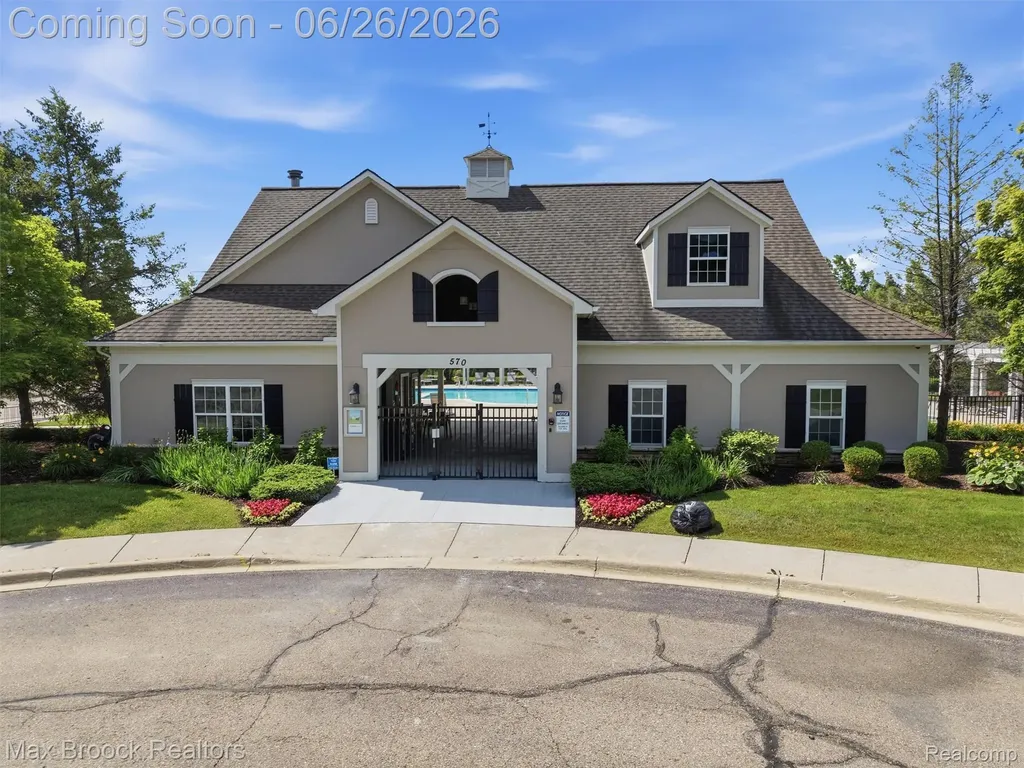 583 Birchcrest Court Oakland Charter Township MI 48363
