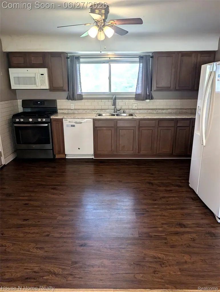 3998 Capitol Avenue Warren City MI 48091