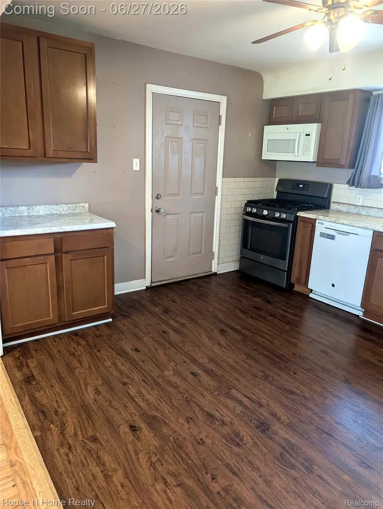 3998 Capitol Avenue Warren City MI 48091