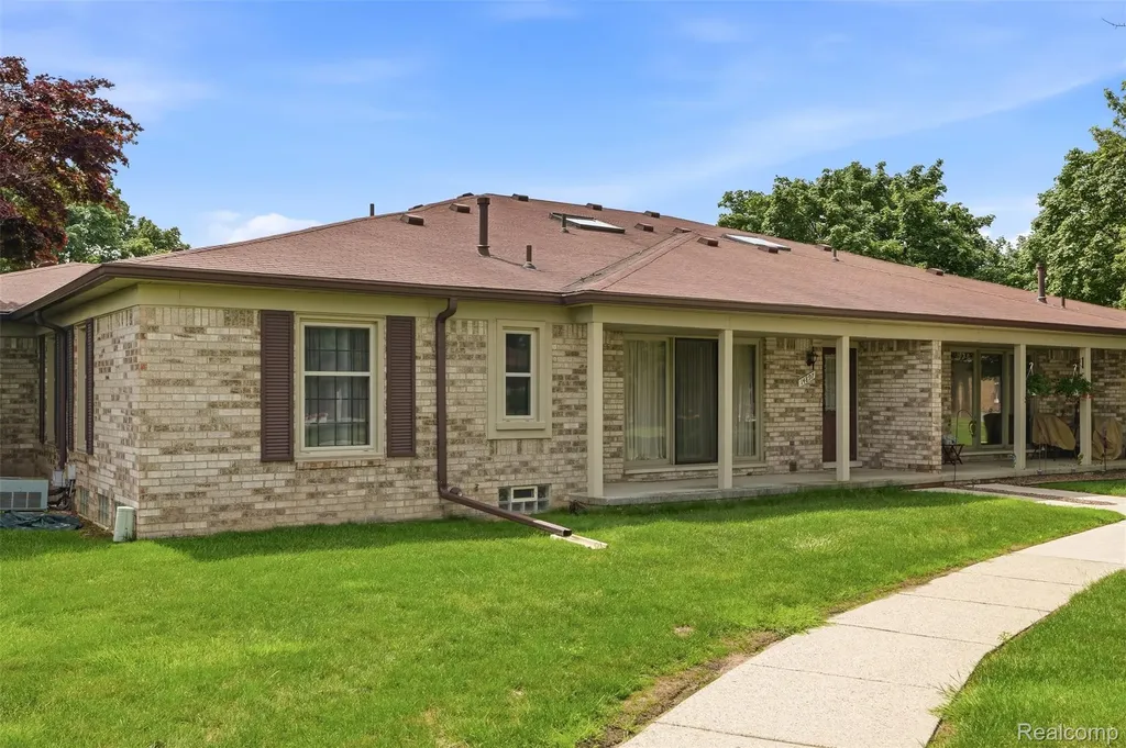 14897 Dover Court Shelby Charter Township MI 48315