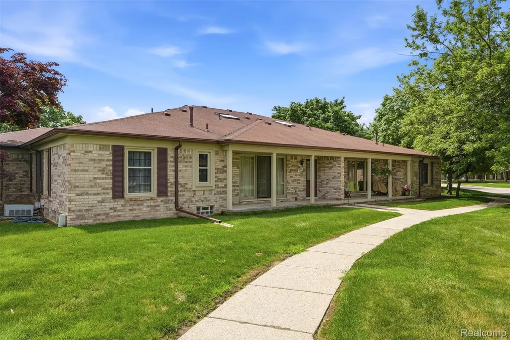14897 Dover Court Shelby Charter Township MI 48315