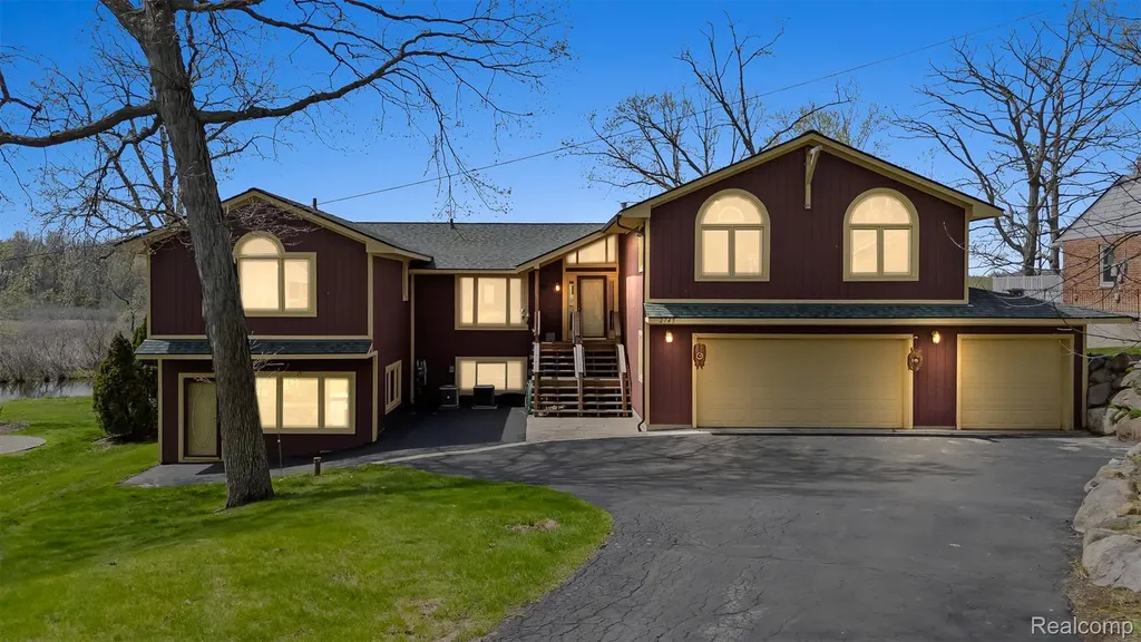 2745 Lari Court West Bloomfield Charter Township MI 48324