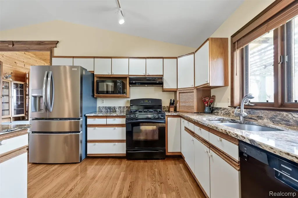 2745 Lari Court West Bloomfield Charter Township MI 48324