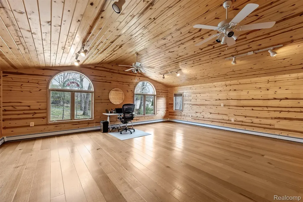 2745 Lari Court West Bloomfield Charter Township MI 48324