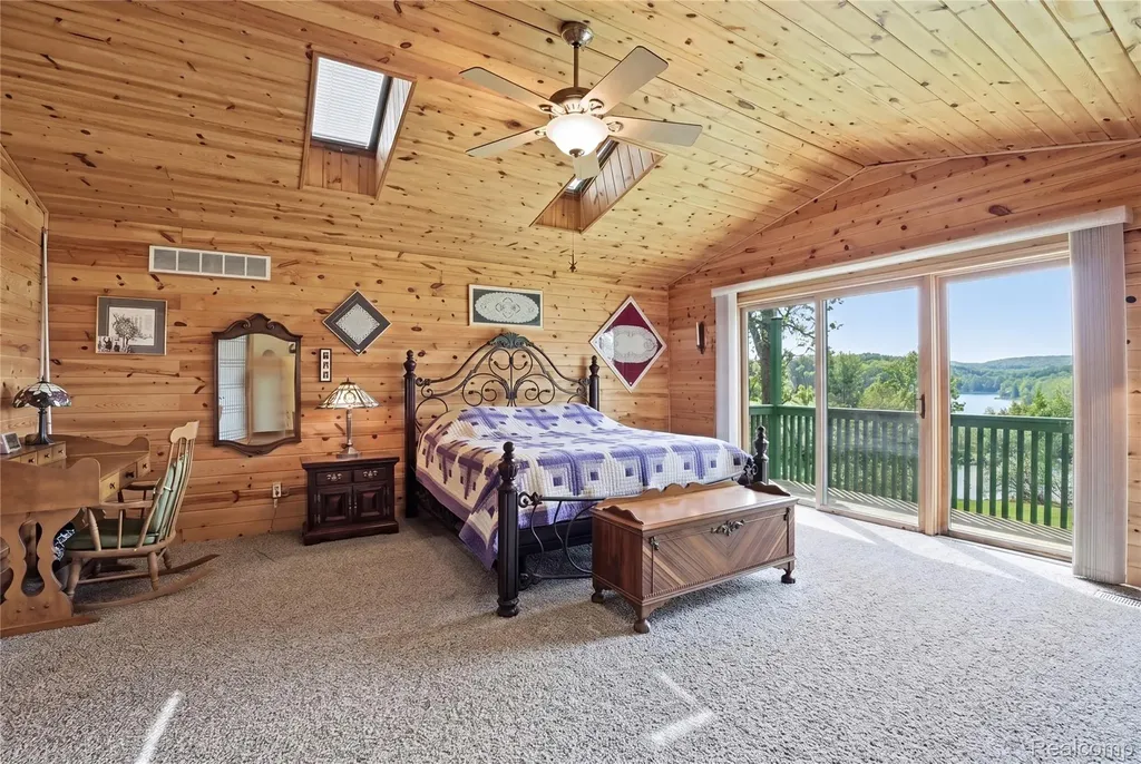 2745 Lari Court West Bloomfield Charter Township MI 48324
