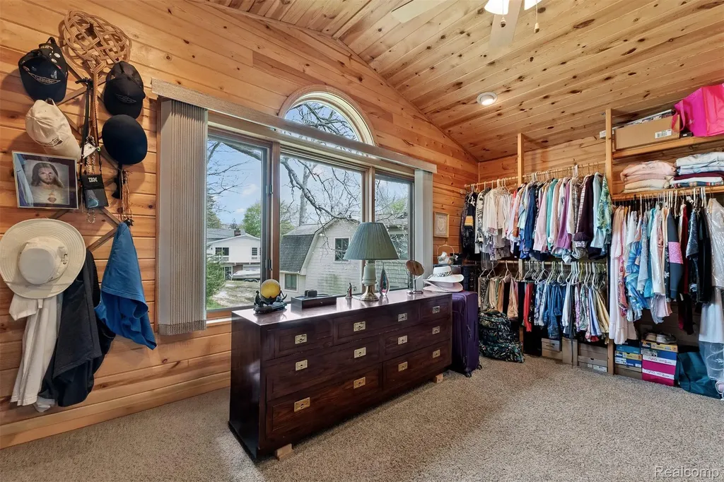 2745 Lari Court West Bloomfield Charter Township MI 48324