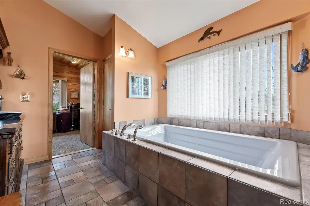 2745 Lari Court West Bloomfield Charter Township MI 48324