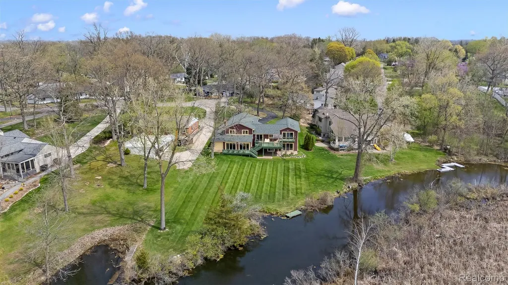 2745 Lari Court West Bloomfield Charter Township MI 48324