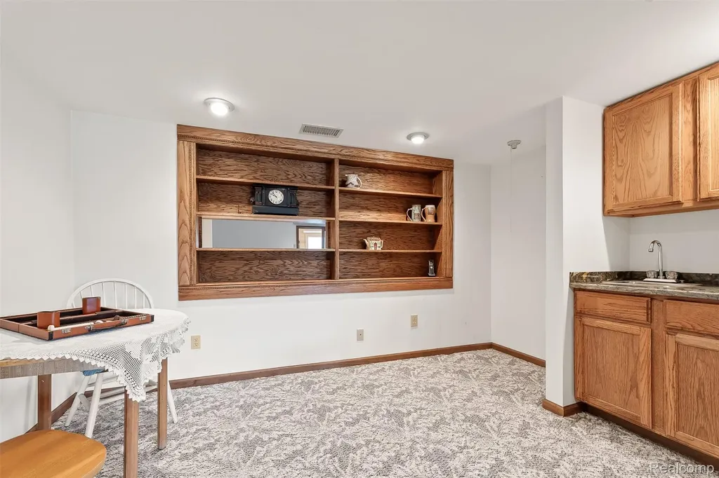 2745 Lari Court West Bloomfield Charter Township MI 48324