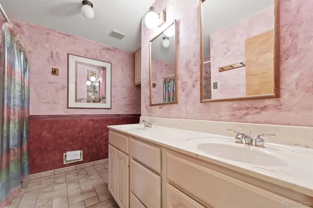 2745 Lari Court West Bloomfield Charter Township MI 48324