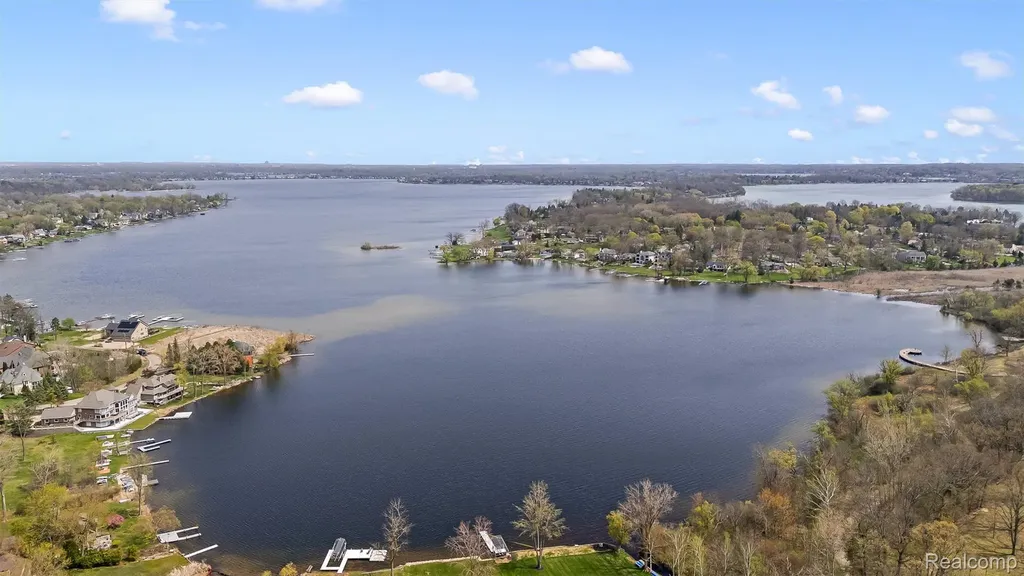 2745 Lari Court West Bloomfield Charter Township MI 48324