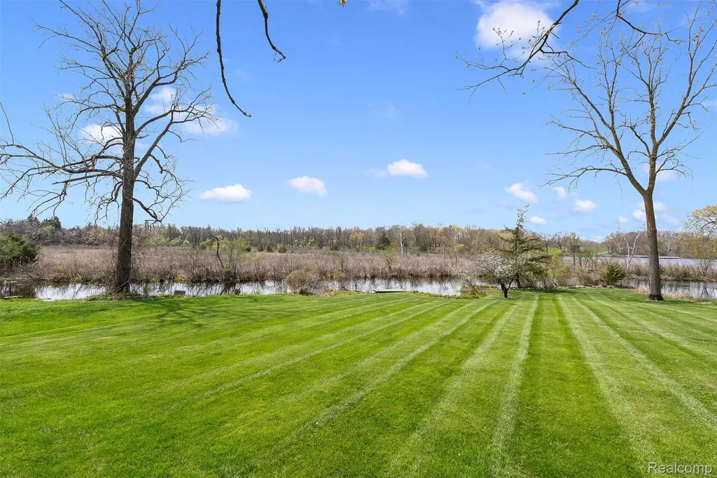 2745 Lari Court West Bloomfield Charter Township MI 48324