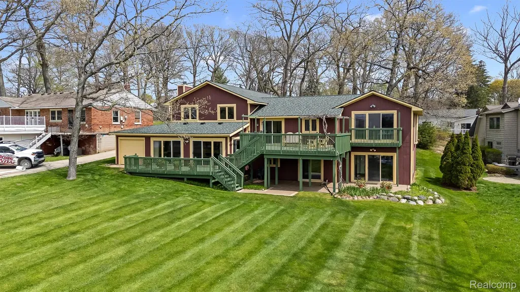 2745 Lari Court West Bloomfield Charter Township MI 48324