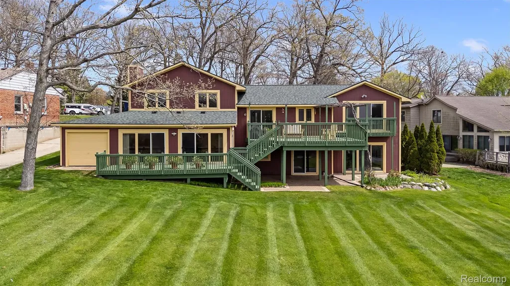 2745 Lari Court West Bloomfield Charter Township MI 48324