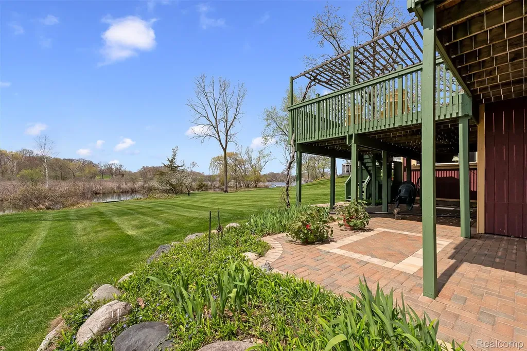2745 Lari Court West Bloomfield Charter Township MI 48324